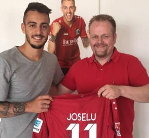 JoseLu und Speditionsleiter Ralf Feller