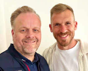 Ralf Feller (Mitglied der Geschäftsleitung von Höhne-Grass) und Daniel Batz (deutscher Fußballtorhüter). Ralf Feller (Mitglied der Geschäftsleitung von Höhne-Grass) und Daniel Batz (deutscher Fußballtorhüter).