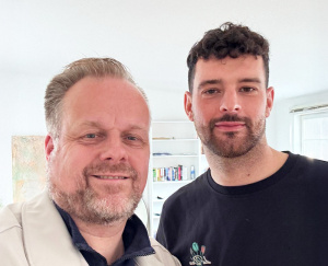 Ralf Feller (Mitglied der Geschäftsleitung Höhne-Grass) und Luca Pfeiffer (Fußballprofi)