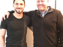 Danny Latza (links) mit Speditionsleiter Ralf Feller