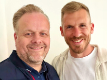 Ralf Feller (Mitglied der Geschäftsleitung von Höhne-Grass) und Daniel Batz (deutscher Fußballtorhüter).