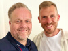 Ralf Feller (Mitglied der Geschäftsleitung von Höhne-Grass) und Daniel Batz (deutscher Fußballtorhüter).